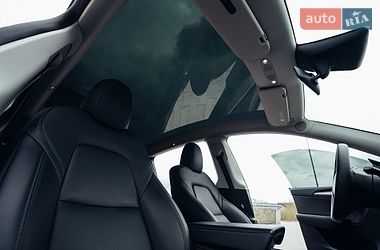 Внедорожник / Кроссовер Tesla Model Y 2023 в Вишневом