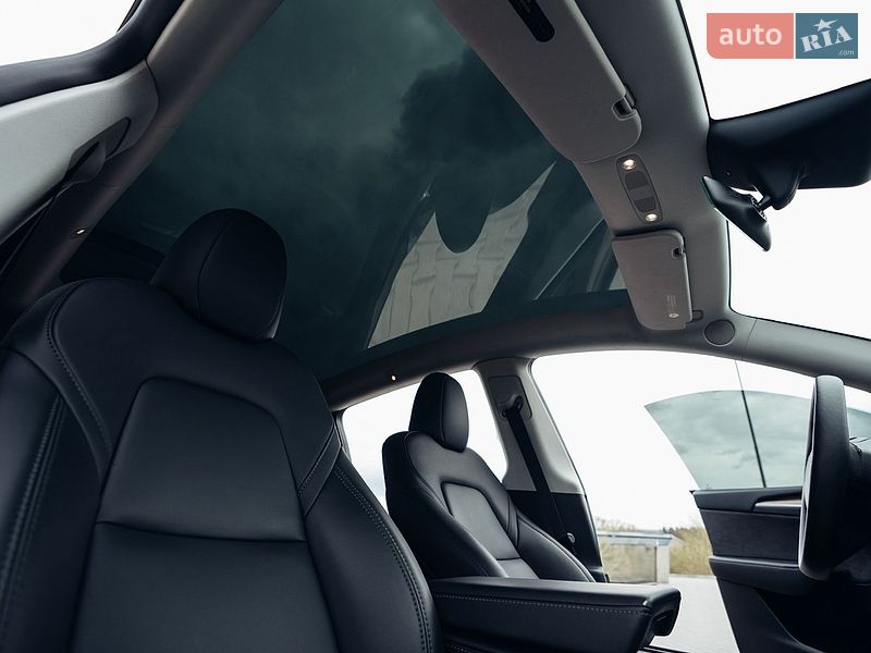 Внедорожник / Кроссовер Tesla Model Y 2023 в Вишневом