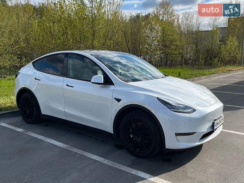 Внедорожник / Кроссовер Tesla Model Y 2022 в Киеве