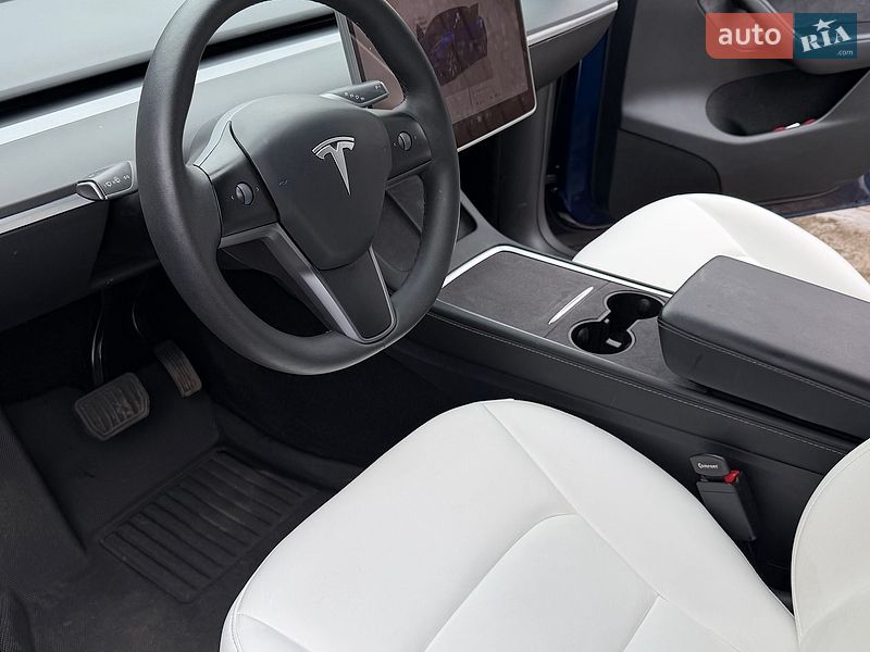 Внедорожник / Кроссовер Tesla Model Y 2023 в Киеве