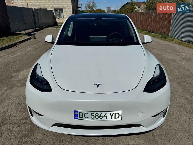 Tesla Model Y 2024