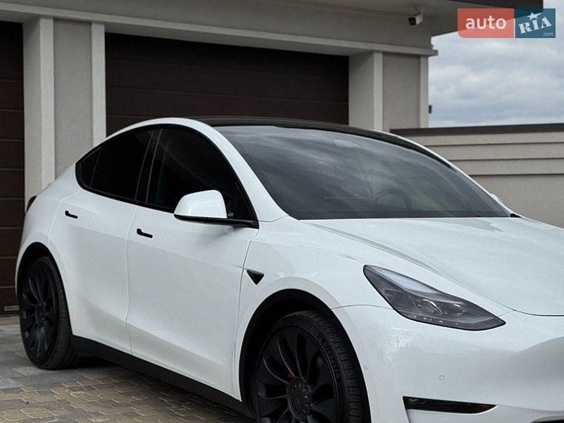 Внедорожник / Кроссовер Tesla Model Y 2022 в Киеве
