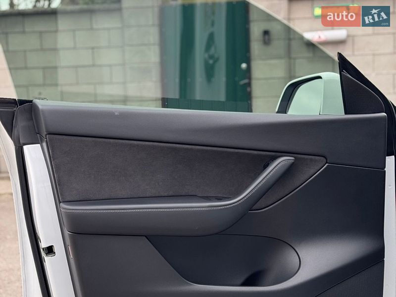 Внедорожник / Кроссовер Tesla Model Y 2022 в Киеве