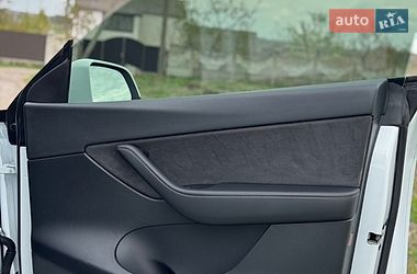 Внедорожник / Кроссовер Tesla Model Y 2022 в Киеве