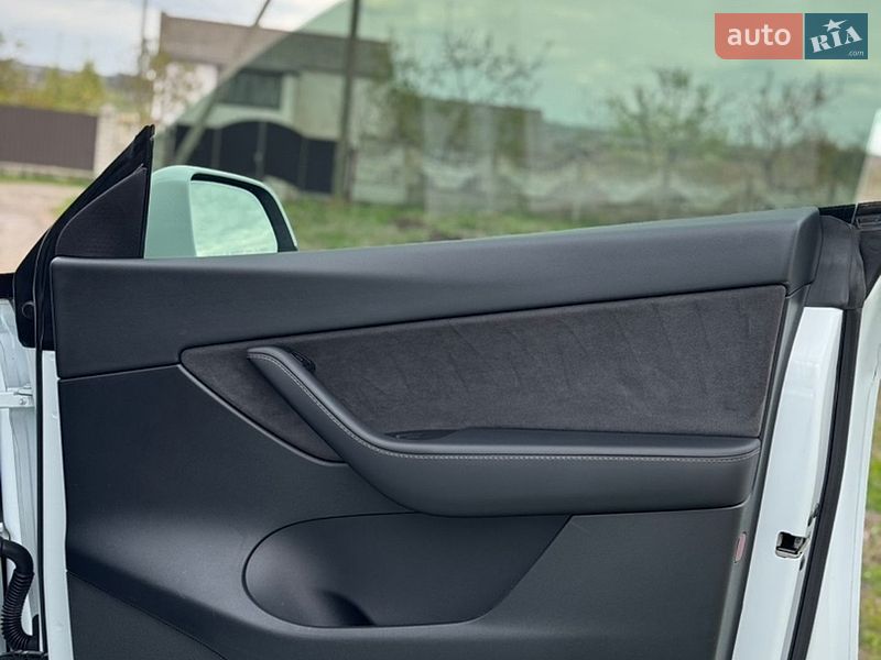 Внедорожник / Кроссовер Tesla Model Y 2022 в Киеве