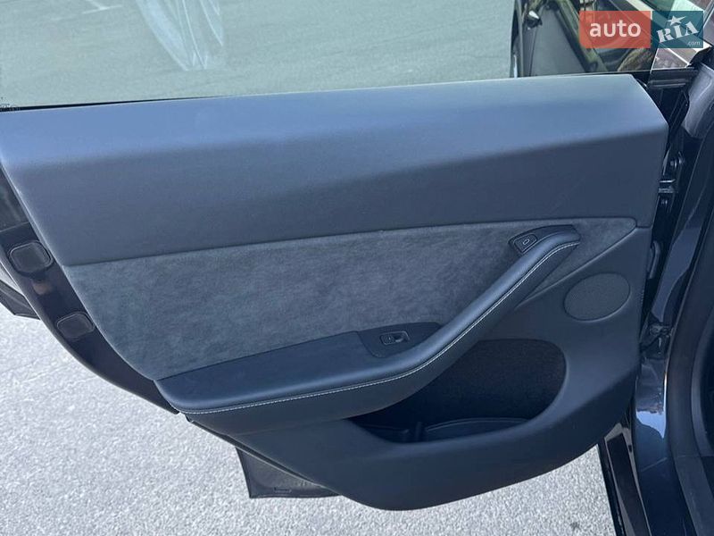 Позашляховик / Кросовер Tesla Model Y 2024 в Києві