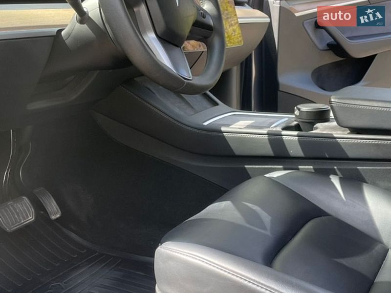 Внедорожник / Кроссовер Tesla Model Y 2023 в Дрогобыче