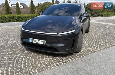 Внедорожник / Кроссовер Tesla Model Y 2025 в Днепре