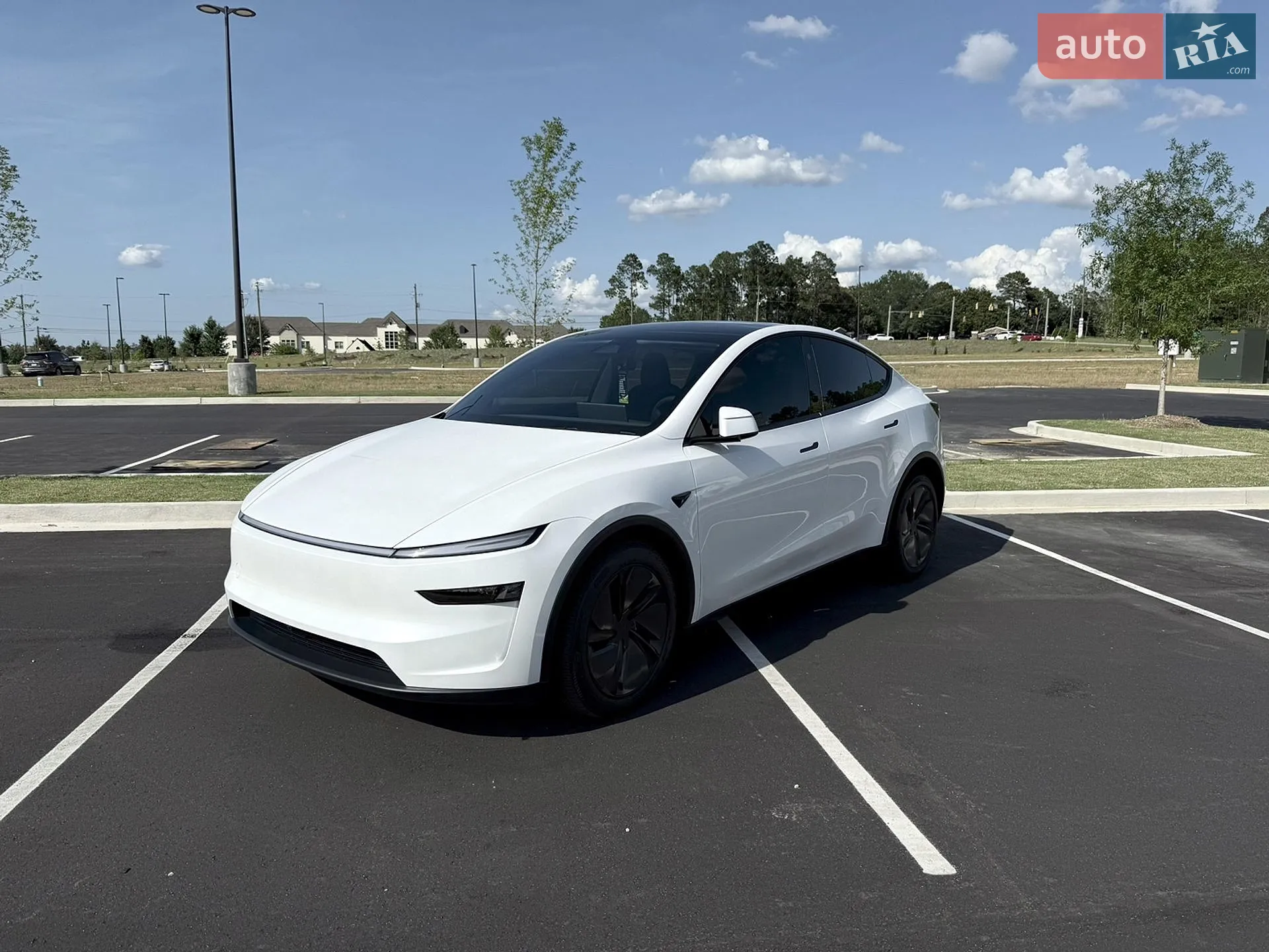 Tesla Model Y 2025 VIN 7SAYGDEE4TF358298 фото оголошення 2 з 20