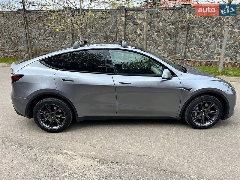 Внедорожник / Кроссовер Tesla Model Y 2025 в Киеве