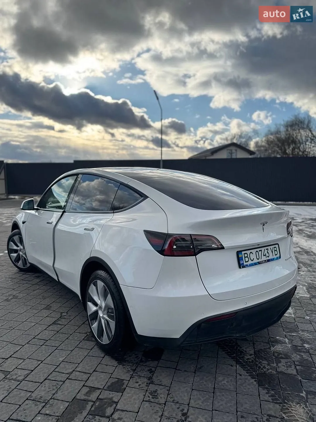 2022 Tesla Model Y - мініатюра 3
