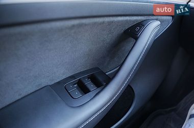 Внедорожник / Кроссовер Tesla Model Y 2022 в Киеве