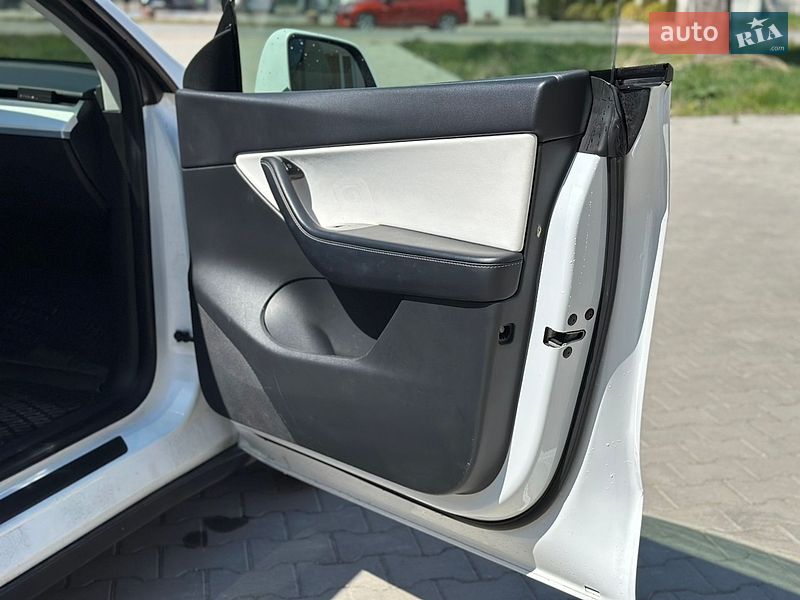Внедорожник / Кроссовер Tesla Model Y 2021 в Тернополе