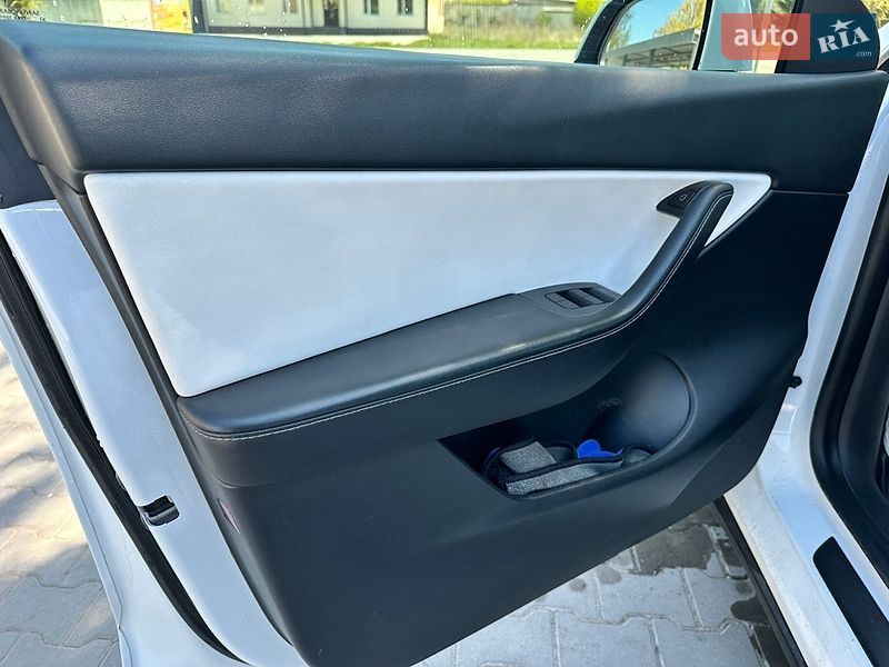 Внедорожник / Кроссовер Tesla Model Y 2021 в Тернополе