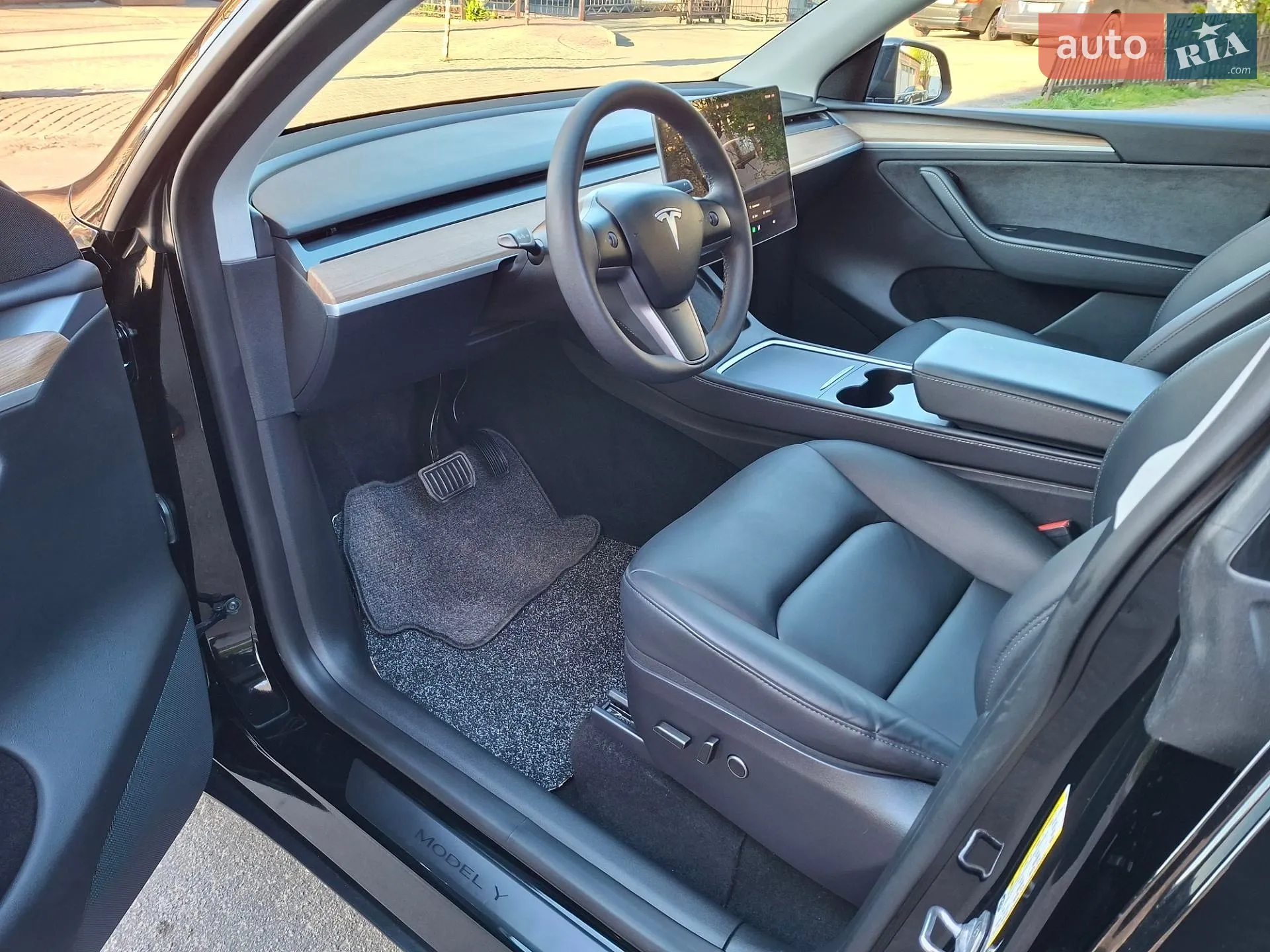 2024 Tesla Model Y - мініатюра 15