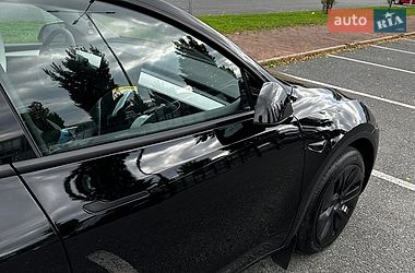 Внедорожник / Кроссовер Tesla Model Y 2024 в Киеве
