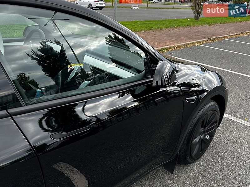 Внедорожник / Кроссовер Tesla Model Y 2024 в Киеве