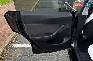 Внедорожник / Кроссовер Tesla Model Y 2024 в Киеве