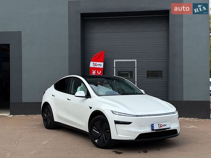 Tesla Model Y 2025