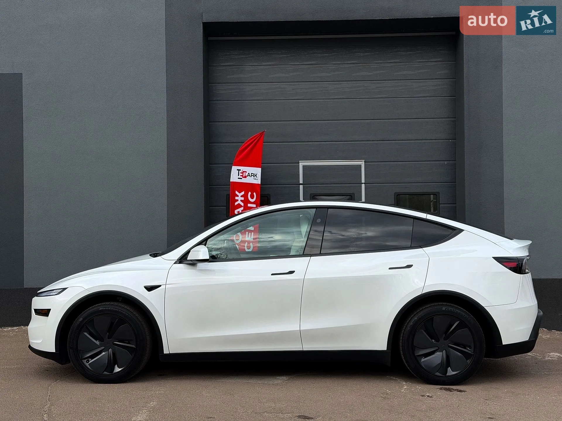 2025 Tesla Model Y - мініатюра 8