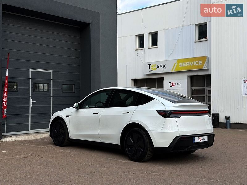 Внедорожник / Кроссовер Tesla Model Y 2025 в Киеве