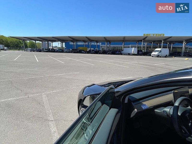 Внедорожник / Кроссовер Tesla Model Y 2023 в Киеве