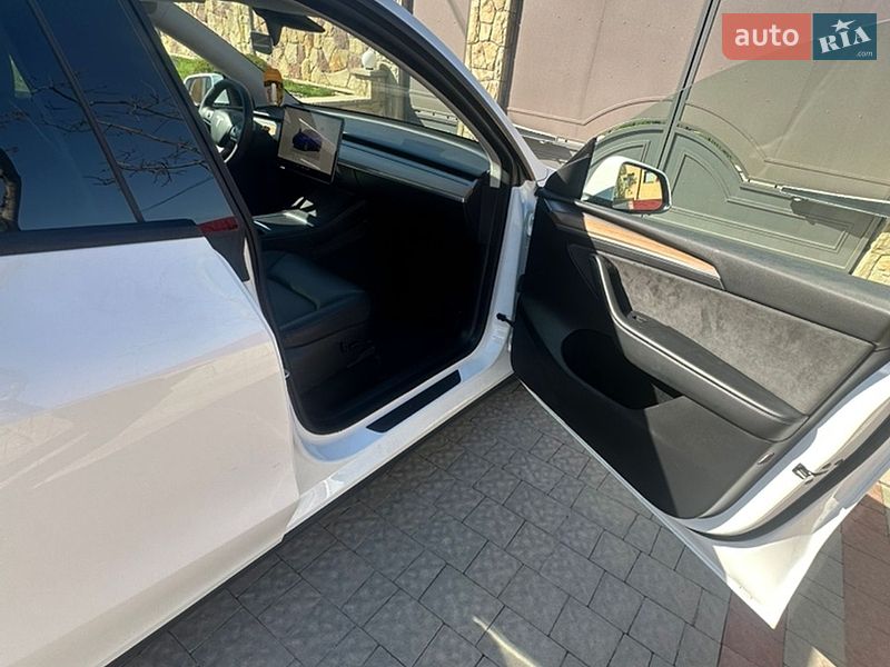 Внедорожник / Кроссовер Tesla Model Y 2023 в Тернополе