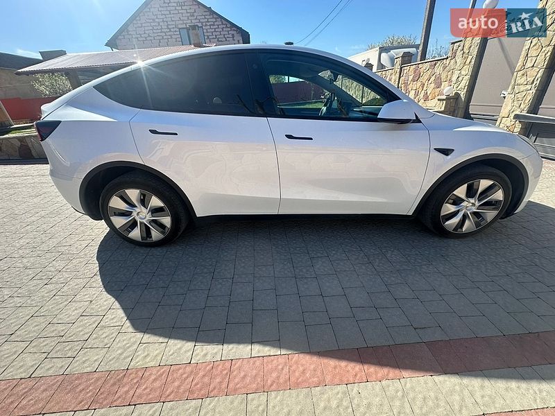 Внедорожник / Кроссовер Tesla Model Y 2023 в Тернополе