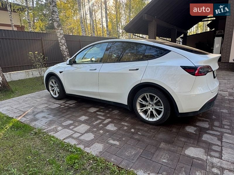 Внедорожник / Кроссовер Tesla Model Y 2021 в Киеве