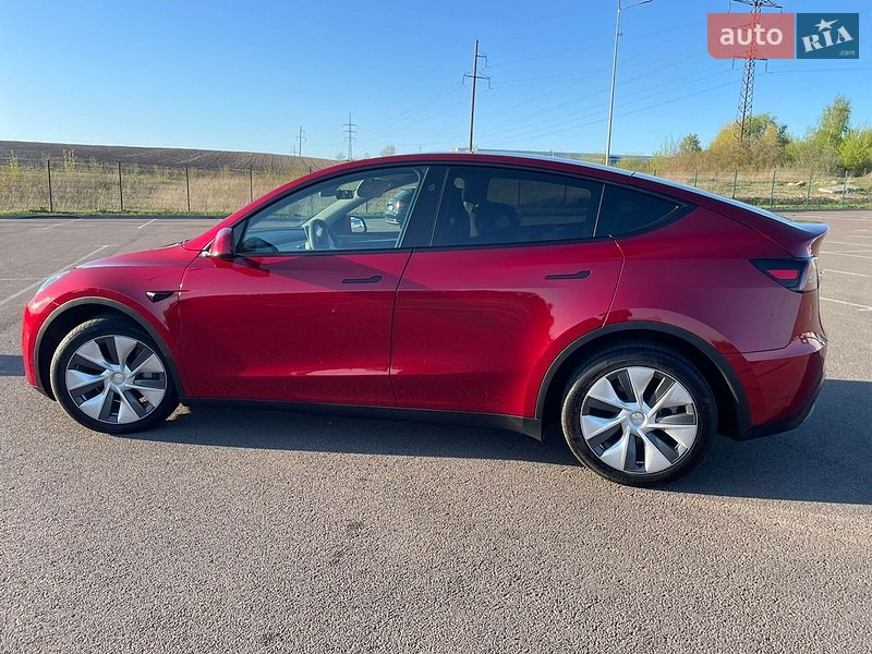 Позашляховик / Кросовер Tesla Model Y 2024 в Рівному фото 4 Позашляховик / Кросовер Tesla Model Y 2024 в Рівному