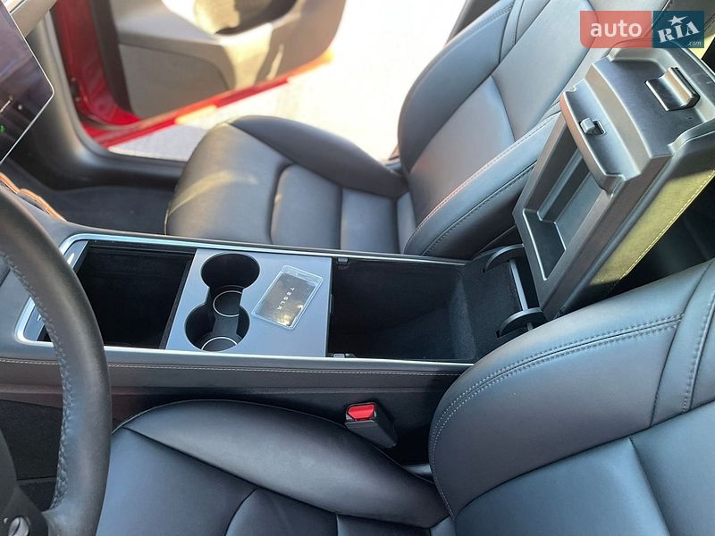 Позашляховик / Кросовер Tesla Model Y 2024 в Рівному фото 39 Позашляховик / Кросовер Tesla Model Y 2024 в Рівному