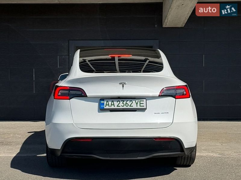Внедорожник / Кроссовер Tesla Model Y 2023 в Киеве