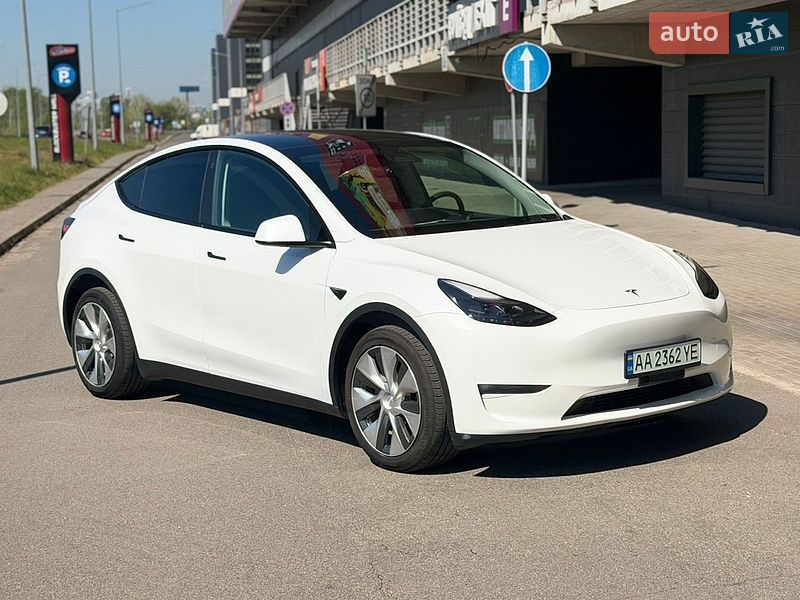 Внедорожник / Кроссовер Tesla Model Y 2023 в Киеве