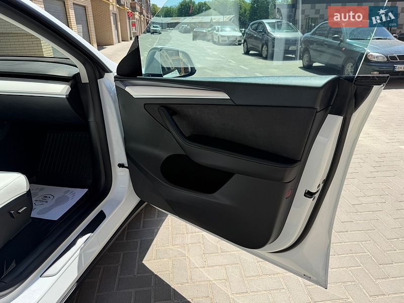 Внедорожник / Кроссовер Tesla Model Y 2024 в Житомире
