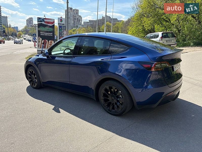Внедорожник / Кроссовер Tesla Model Y 2023 в Киеве