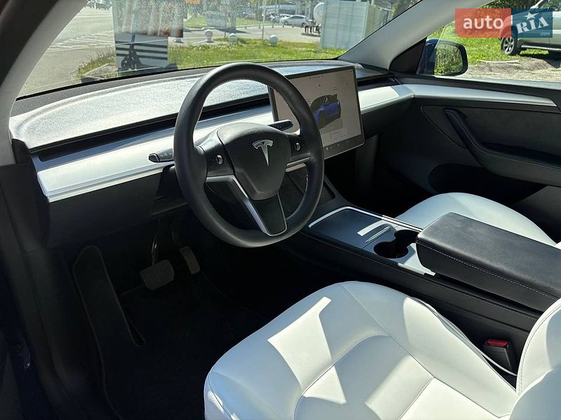 Внедорожник / Кроссовер Tesla Model Y 2023 в Киеве
