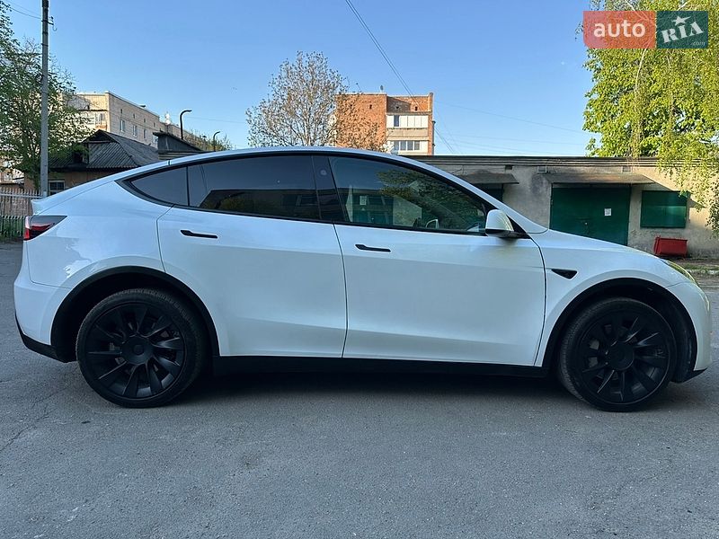 Внедорожник / Кроссовер Tesla Model Y 2024 в Киеве