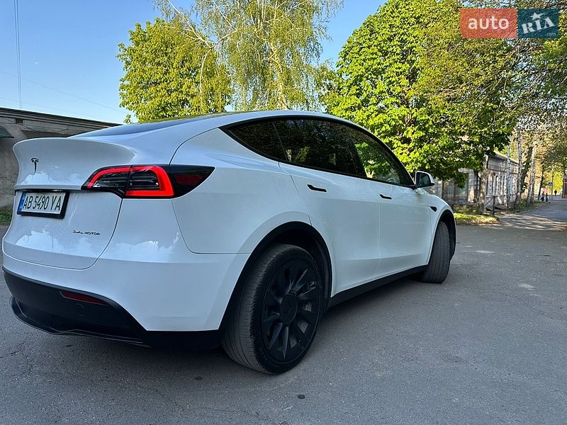 Внедорожник / Кроссовер Tesla Model Y 2024 в Киеве