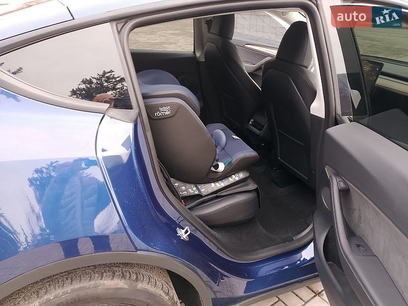 Внедорожник / Кроссовер Tesla Model Y 2023 в Днепре