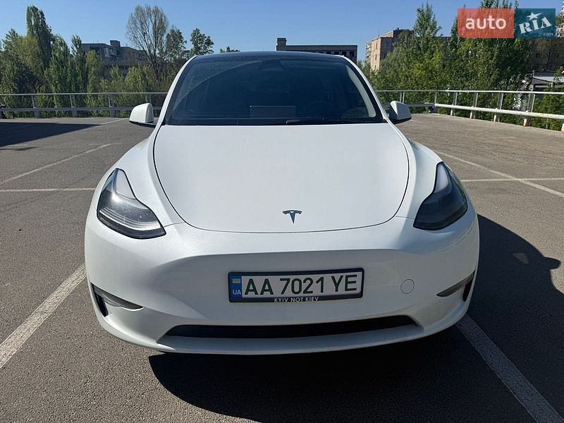 Tesla Model Y 2023