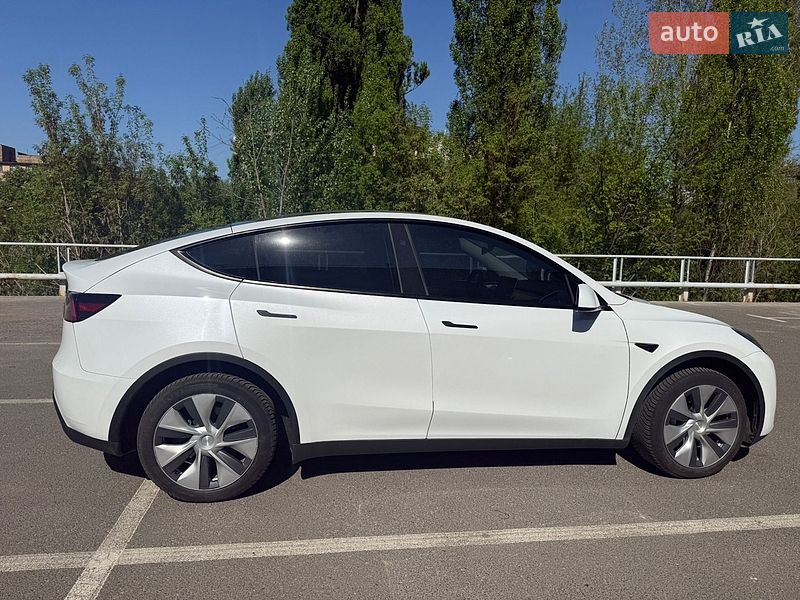 Внедорожник / Кроссовер Tesla Model Y 2023 в Киеве