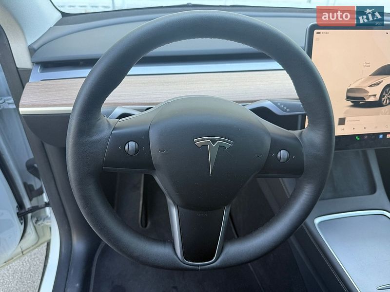 Внедорожник / Кроссовер Tesla Model Y 2023 в Киеве