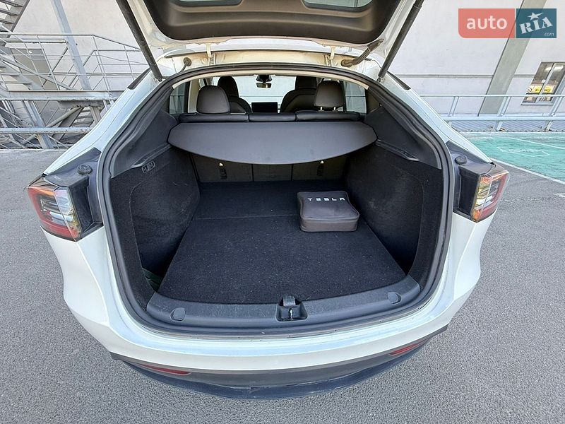 Внедорожник / Кроссовер Tesla Model Y 2023 в Киеве