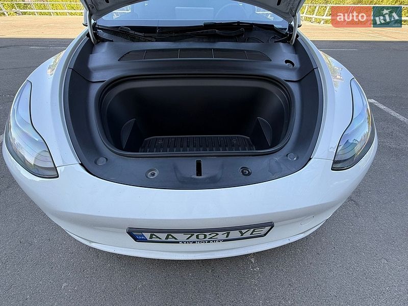 Внедорожник / Кроссовер Tesla Model Y 2023 в Киеве