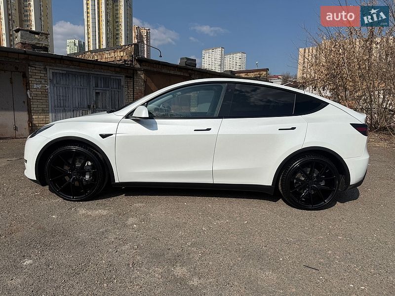Внедорожник / Кроссовер Tesla Model Y 2021 в Киеве