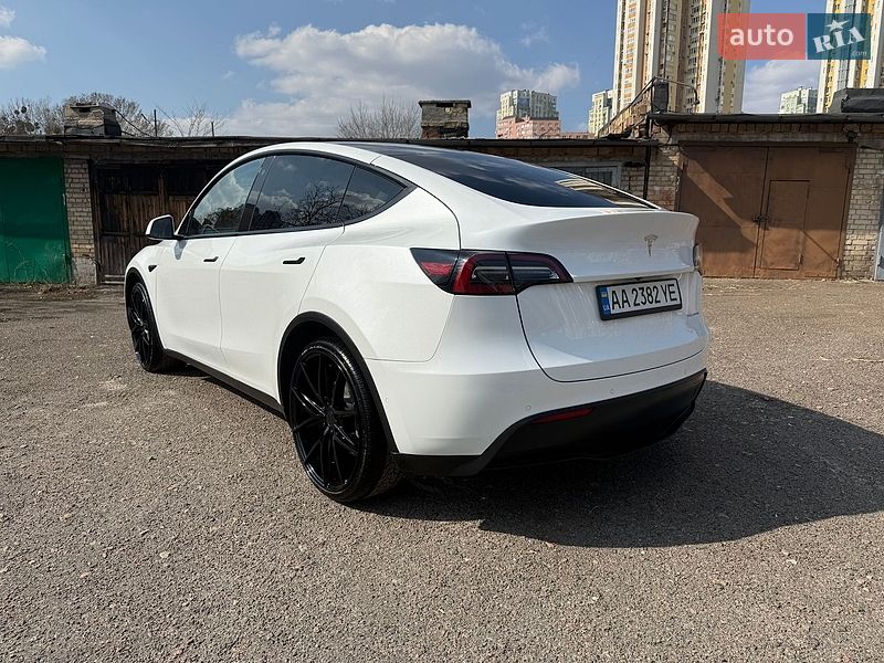 Внедорожник / Кроссовер Tesla Model Y 2021 в Киеве