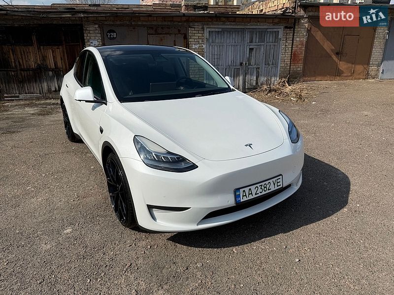 Внедорожник / Кроссовер Tesla Model Y 2021 в Киеве