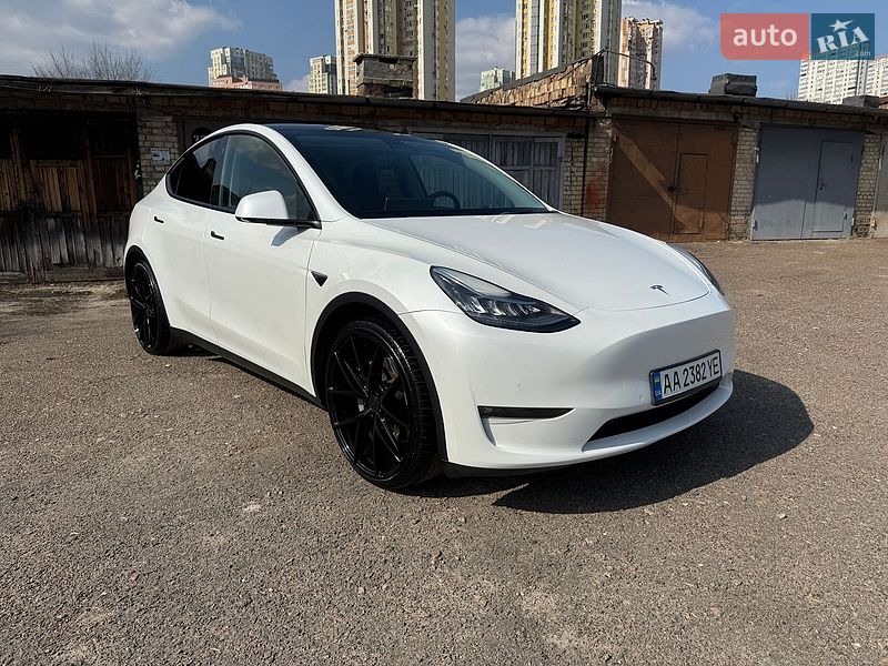 Внедорожник / Кроссовер Tesla Model Y 2021 в Киеве