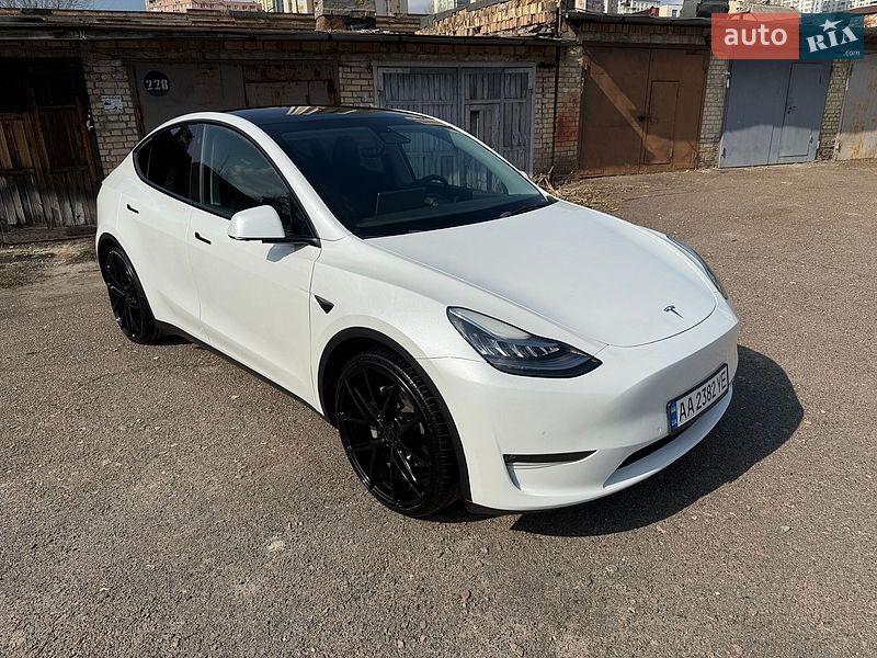 Внедорожник / Кроссовер Tesla Model Y 2021 в Киеве