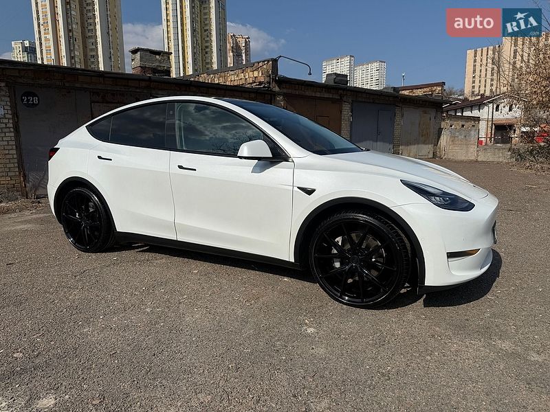 Внедорожник / Кроссовер Tesla Model Y 2021 в Киеве